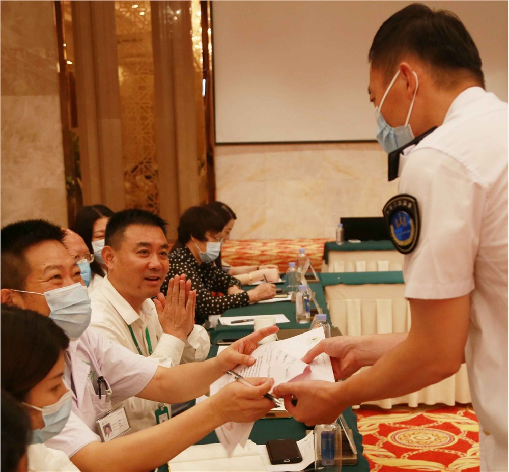 武汉市卫生计生领导专家莅临武汉楷恩医院开展“四全”综合检查